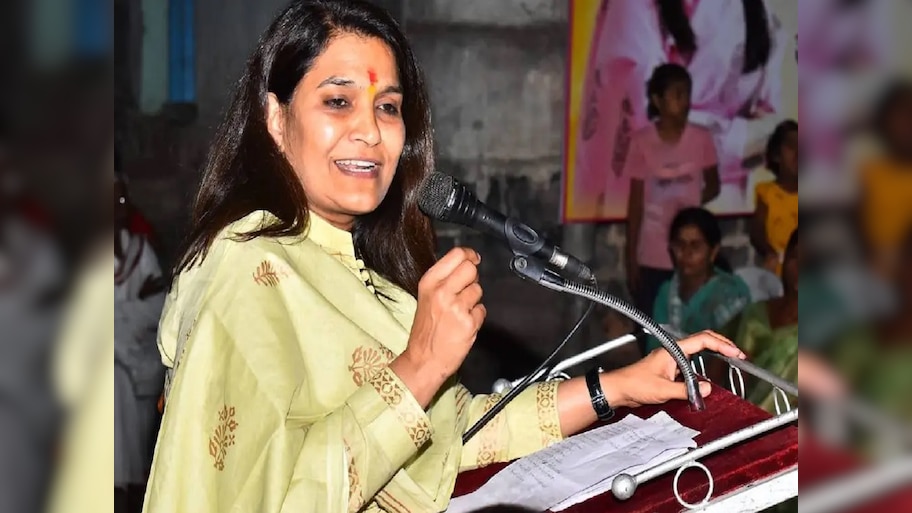 लाडकी बहिण योजनेची पहिल्या लाभार्थी शिंदे गटाच्या भावना गवळी