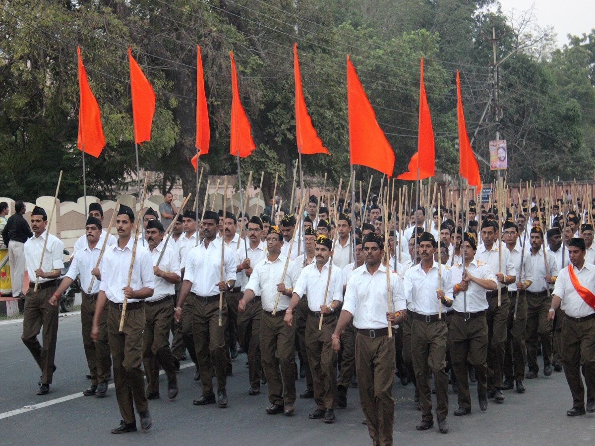 सरकारी कर्मचारी RSS च्या कार्यक्रमात सहभागी होऊ शकणार, मोदी सरकारचा निर्णय title=