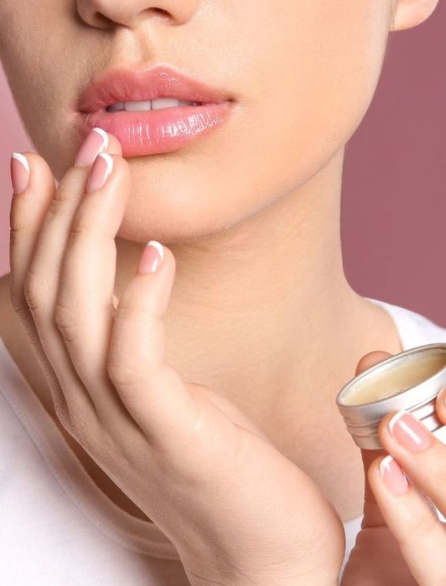 Here's how to take care of dry lips, just use 'these' two things