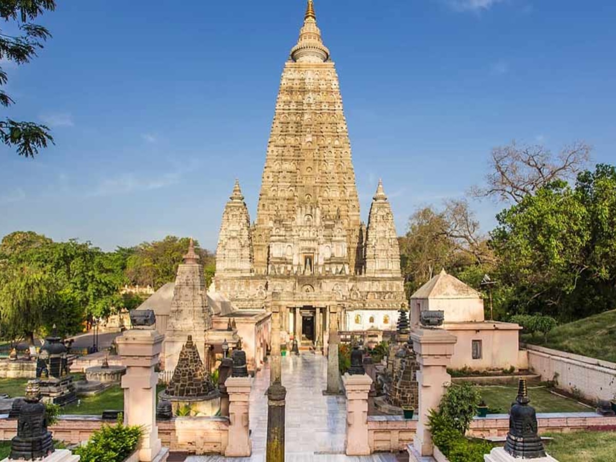 Bodhgaya Places : बोधगयाचा बजेटमध्ये का झाला उल्लेख? अशा पद्धतीने तेथे पोहोचाल title=