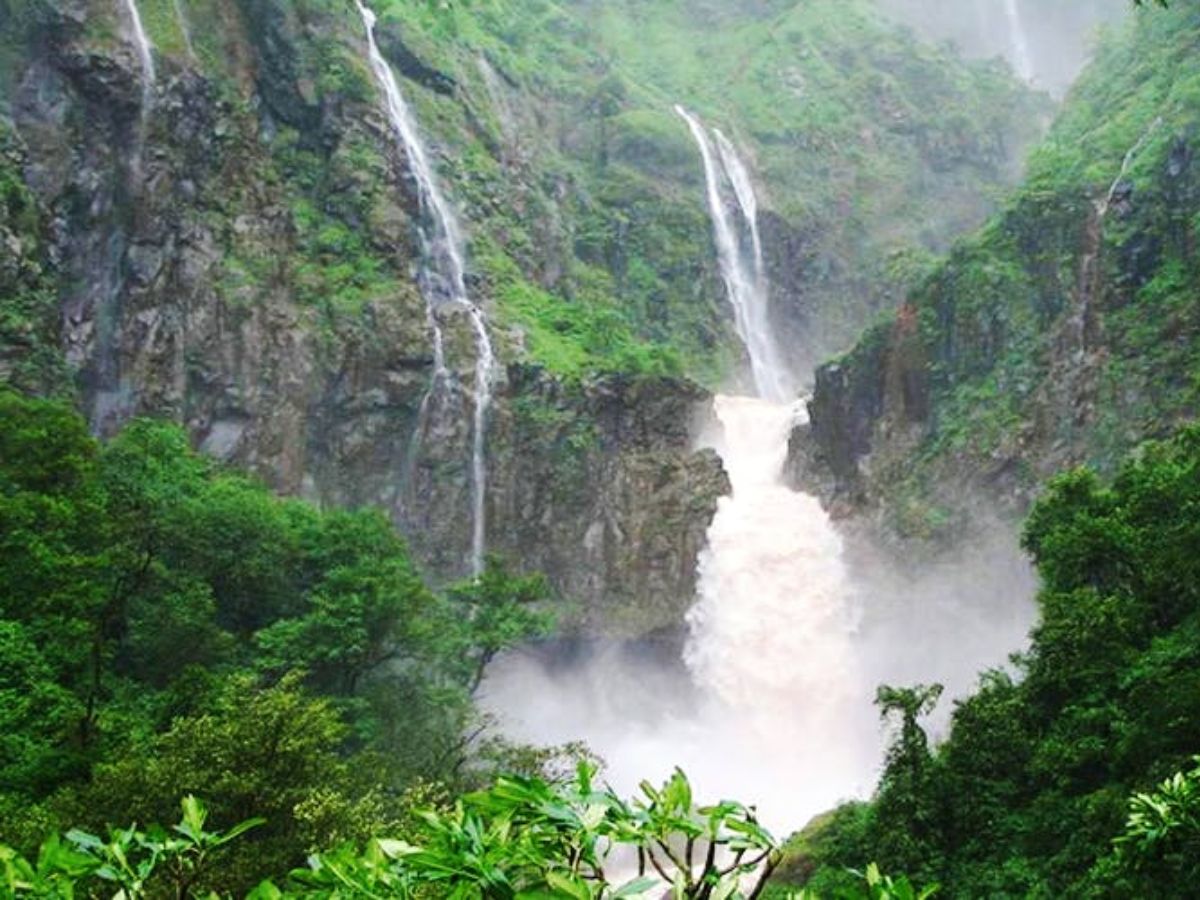 mahabaleshwar lingmala waterfall temporarily closed for tourists due to heavy rain