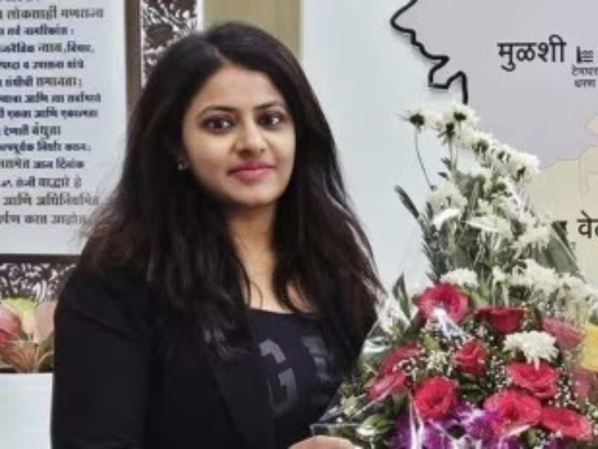 पूजा खेडकरचा आणखी एक कारनामा; नाव बदलून तब्बल 12 वेळा दिली UPSC परीक्षा