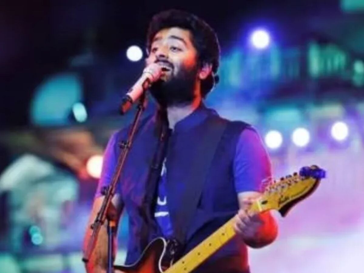 Arijit Singh च्या आवाजाचा वापर करू शकणार नाही AI प्लॅटफॉर्म, बॉम्बे हाय कोर्टामुळे गायकानं सोडला सुटकेचा नि:श्वास title=