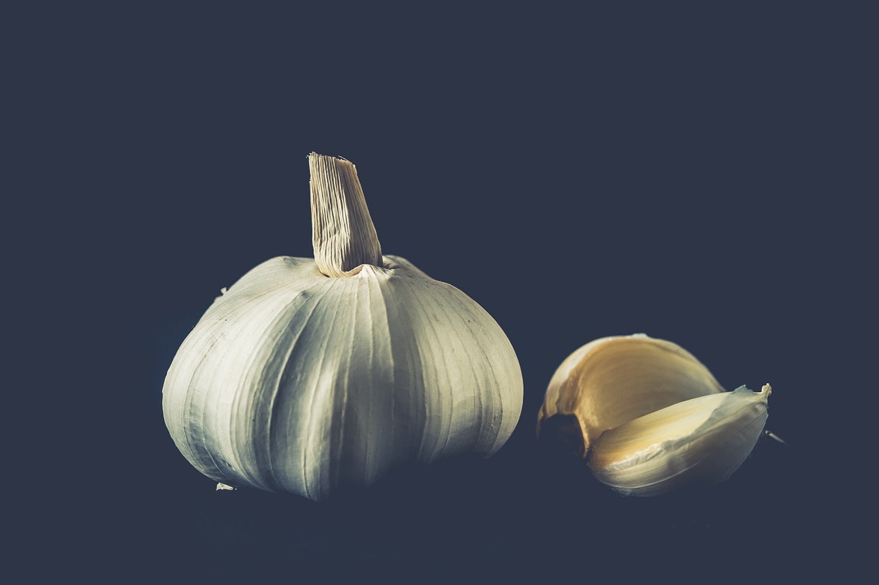 health benefits of consuming 3 cloves of garlic before lunch