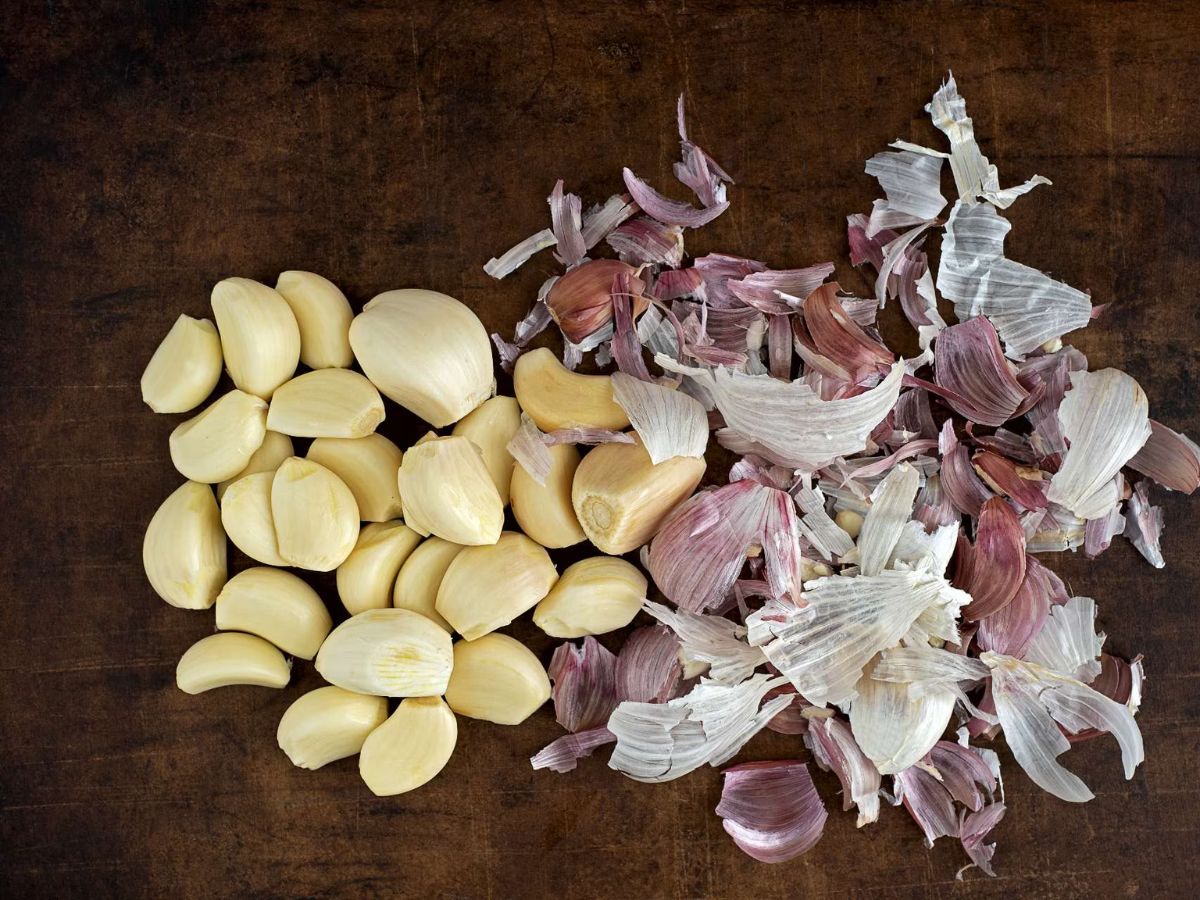 health benefits of consuming 3 cloves of garlic before lunch