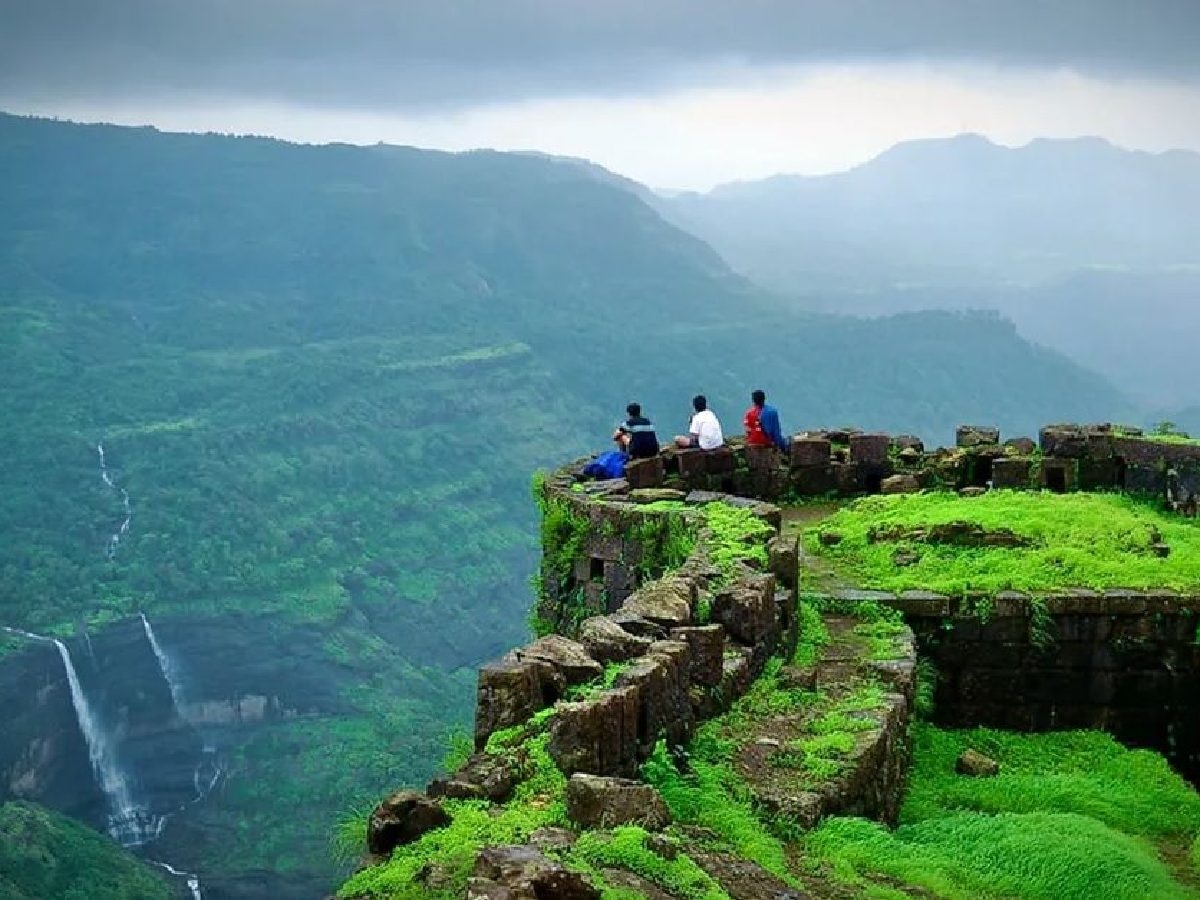 ऑगस्ट महिन्यात भरपूर सुट्ट्या, मग 'या' मुंबई जवळच्या ठिकाणांना द्या भेट title=