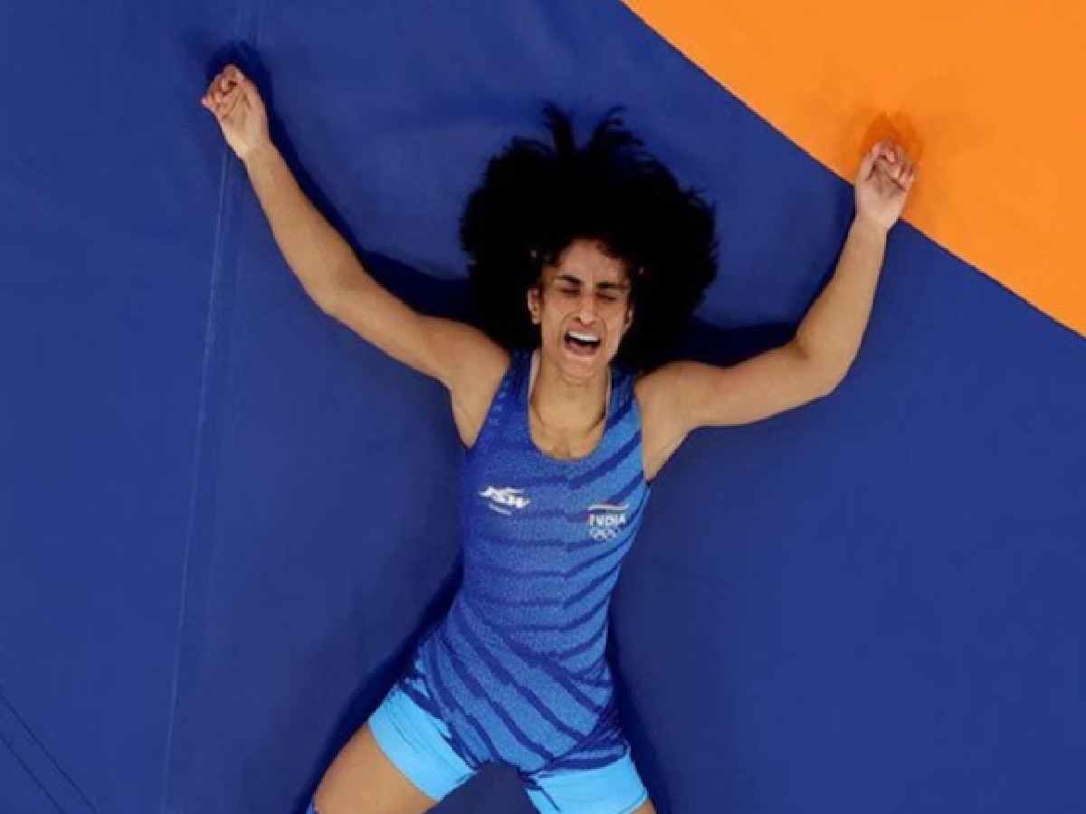 Vinesh Phogat: शरीरातून रक्तही काढलं पण...; फायनल सामन्यापूर्वी विनेशने वजन कमी करण्यासाठी काय काय केलं? title=