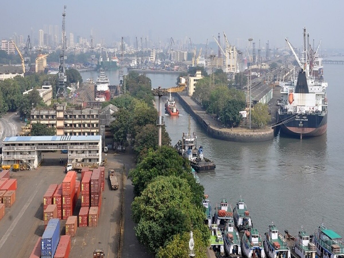 मिठागर, मुंबई पोर्ट ट्रस्ट यांच्या जागांवर प्रकल्पबाधितांसाठी सदनिका; महाराष्ट्र सरकारचा मोठा निर्णय