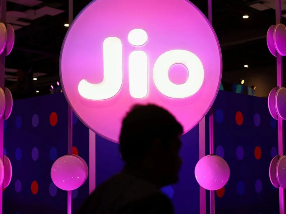 Jio Affordable plans after Calling get 12 free OTT subscription unlimited data Marathi News