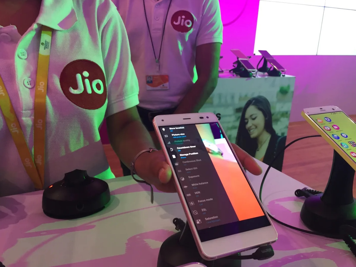 Jio Affordable plans after Calling get 12 free OTT subscription unlimited data Marathi News