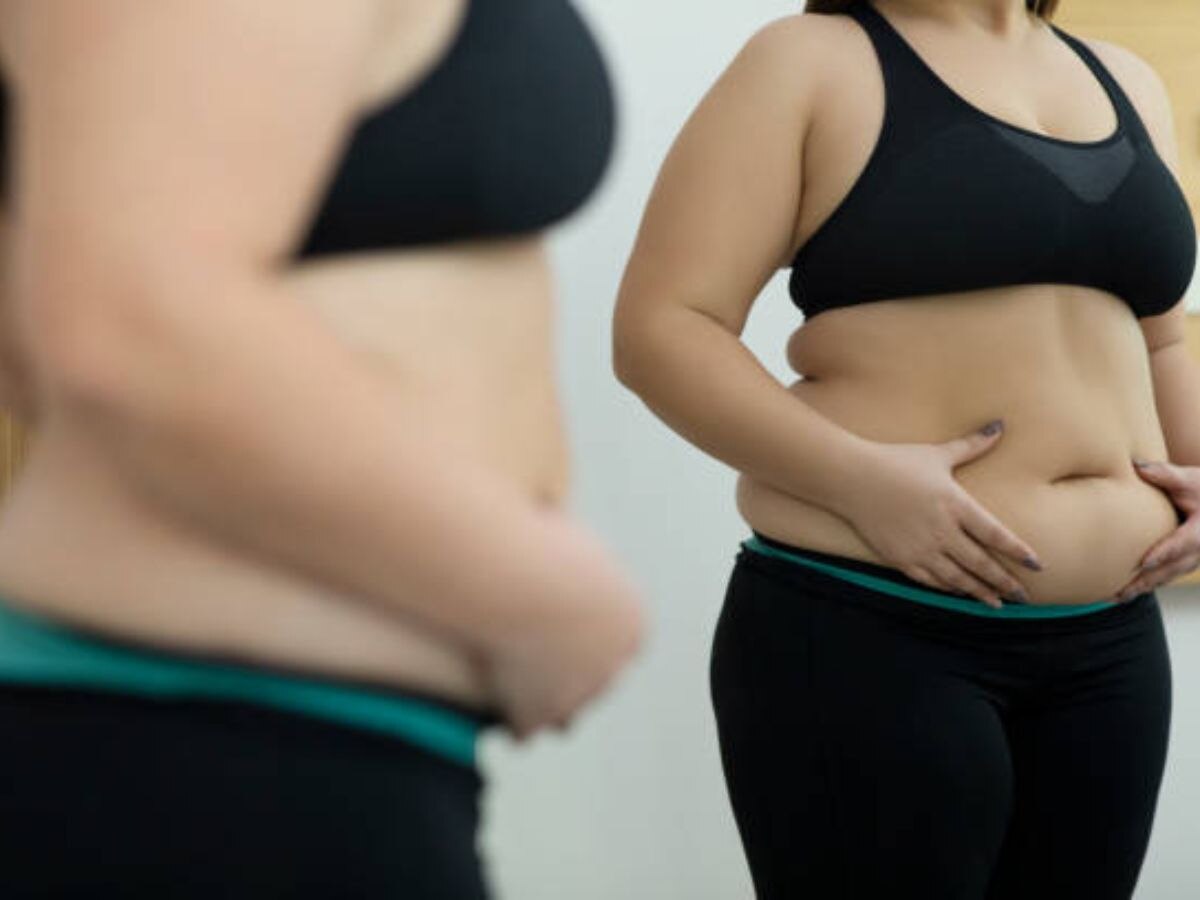 Belly Fat: रात्रीच्या 'या' चुका वाढवतायत तुमच्या पोटाचा घेर, फीट राहायचंय तर आजच लक्ष द्या! title=