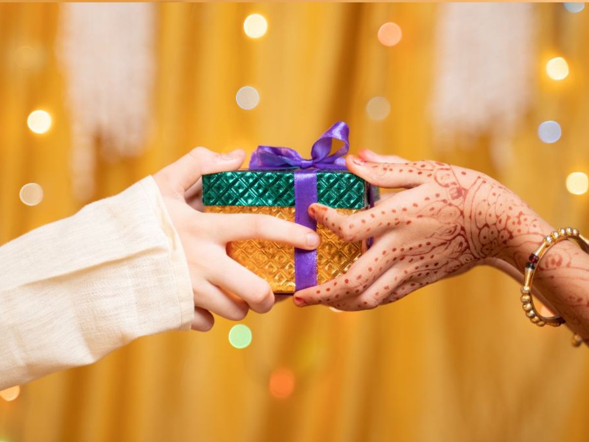 Raksha Bandhan 2024 budget friendly Rakhi gift for sisters under Rs.500