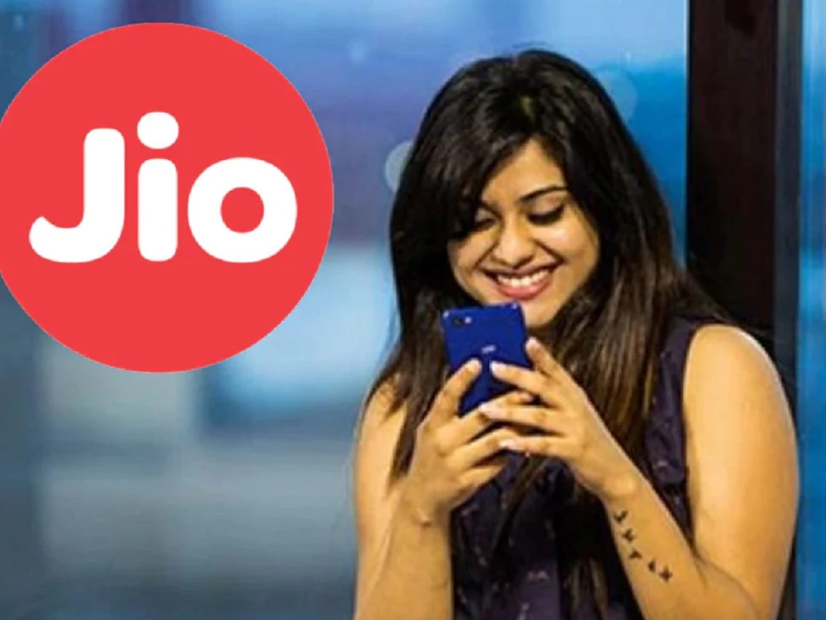 Reliance Jio 4 Cheapest Recharge Affordable Plans Free Calling Internet Tech Marathi News