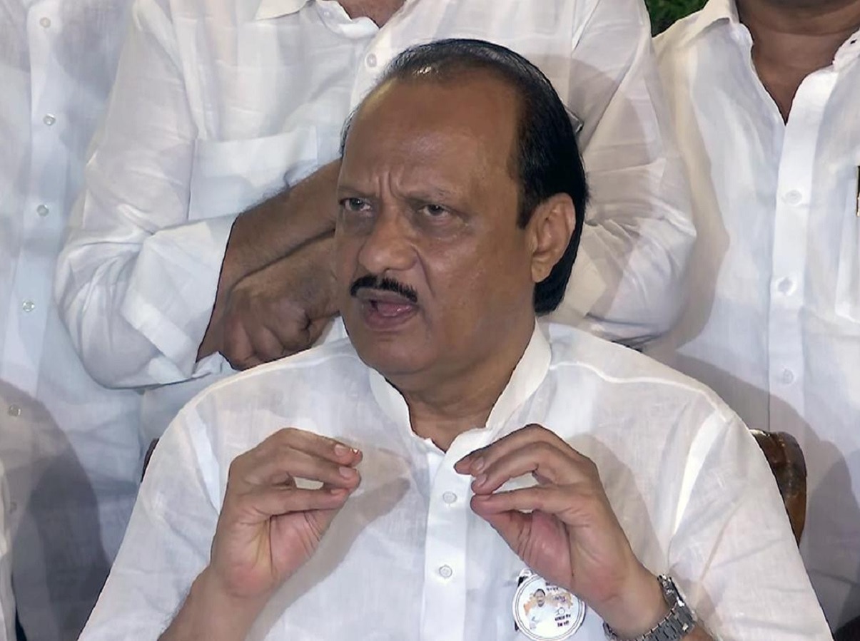 'माझ्याकडून चूक झाली,' सुप्रिया सुळेंचा उल्लेख करत अजित पवारांनी दिली कबुली; 'राजकारण घरात…'