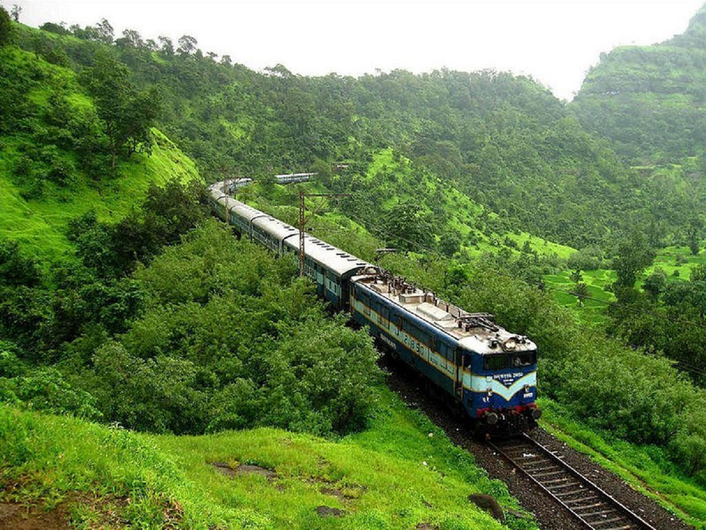 Goa Trains : चिंताच मिटली; वीकेंडला सहज गोवा गाठता येणार, कोणत्या ट्रेन तुमच्यासाठी फायदेशीर? Goa Trains : चिंताच मिटली; वीकेंडला सहज गोवा गाठता येणार, कोणत्या ट्रेन तुमच्यासाठी फायदेशीर?