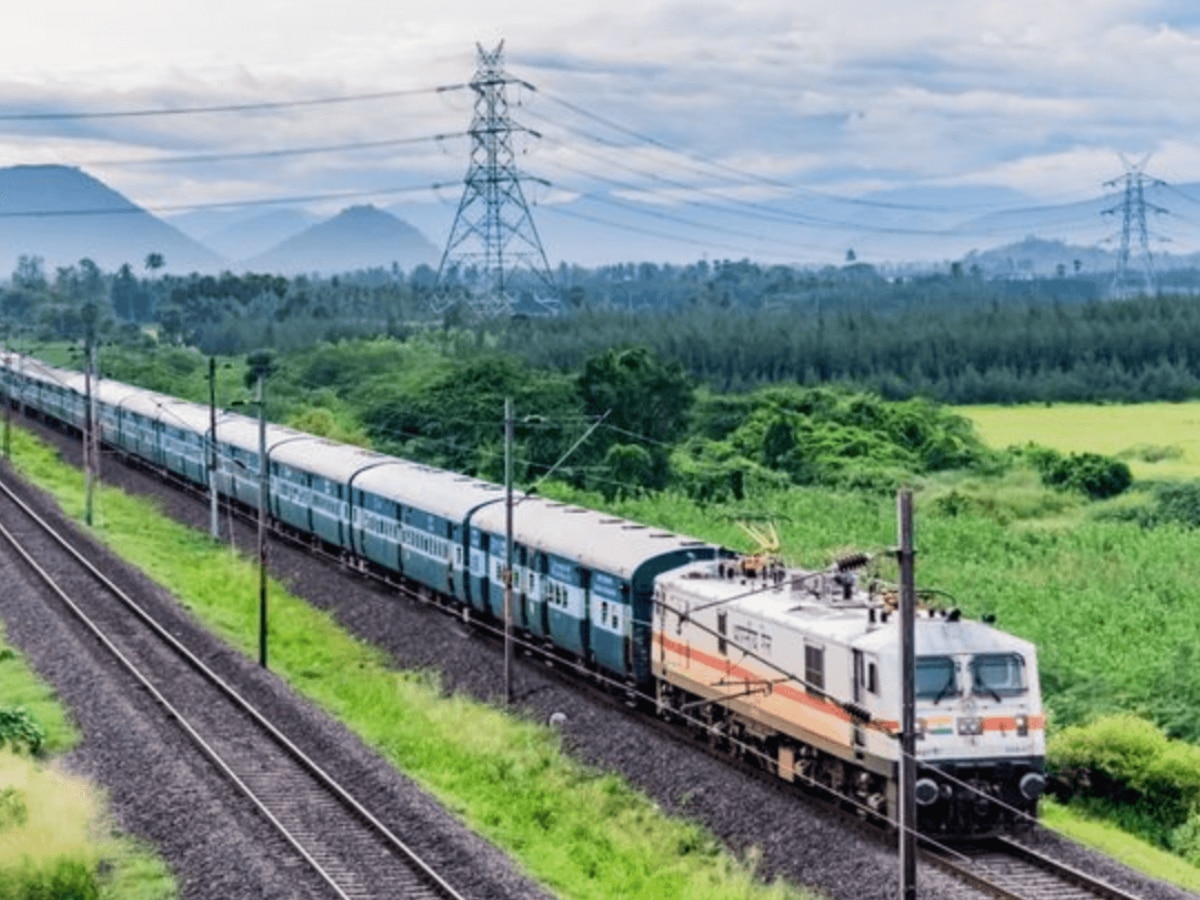 15 August to Rakshabandhan 18 Special Trains for long Weekend Indian Railway Marathi News 