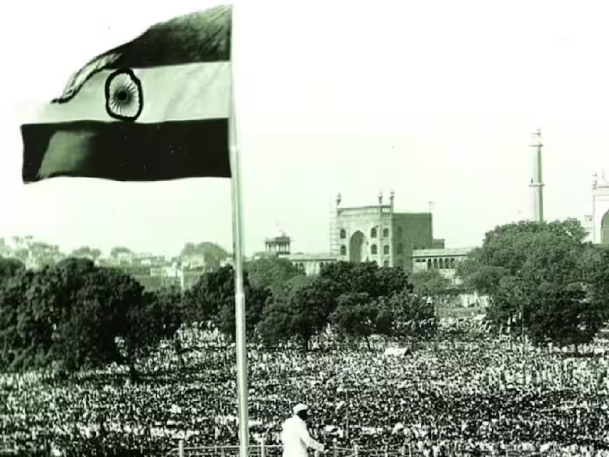 Independence Day : 15 ऑगस्ट 1947 रोजी वृत्तपत्रांनी पहिल्या पानावर काय छापलं?  title=