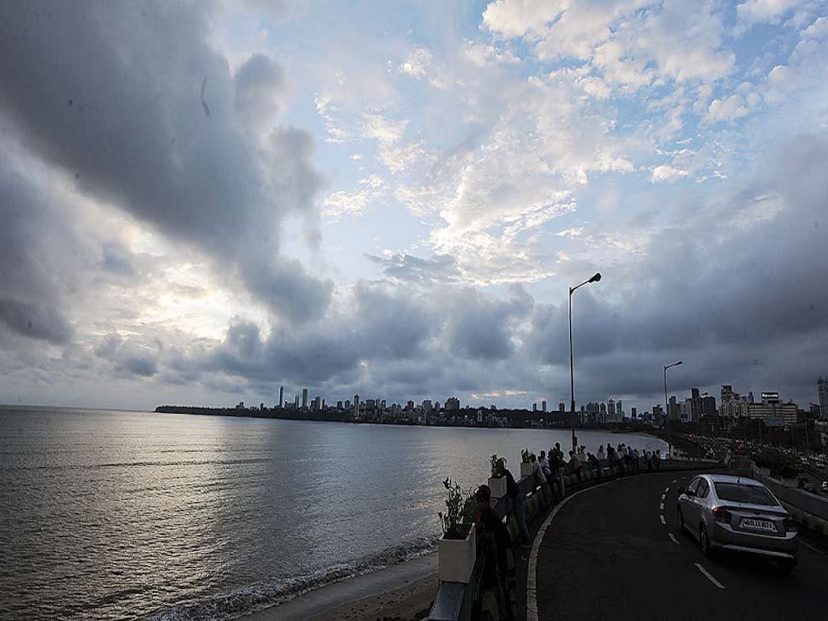 Maharashtra Weather News : राज्यात पावसाची उघडीप; मुंबईत हलक्या सरींची बरसात, उकाडा मात्र कायम  title=