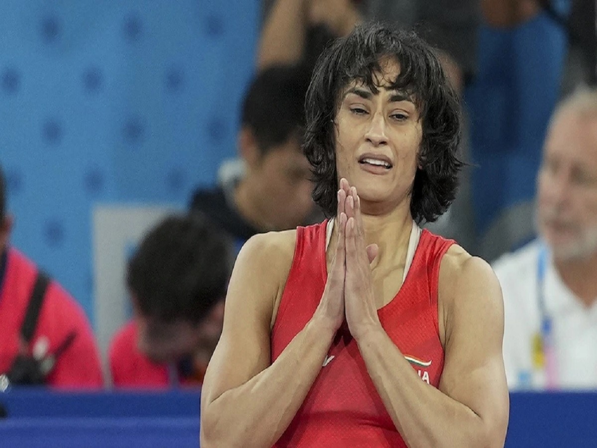 Vinesh Phogat : 2032 पर्यंत खेळणार... निवृत्तीच्या निर्णयावरून विनेश फोगटचा यूटर्न? भावनिक पोस्टमध्ये नेमकं काय म्हणाली?  title=