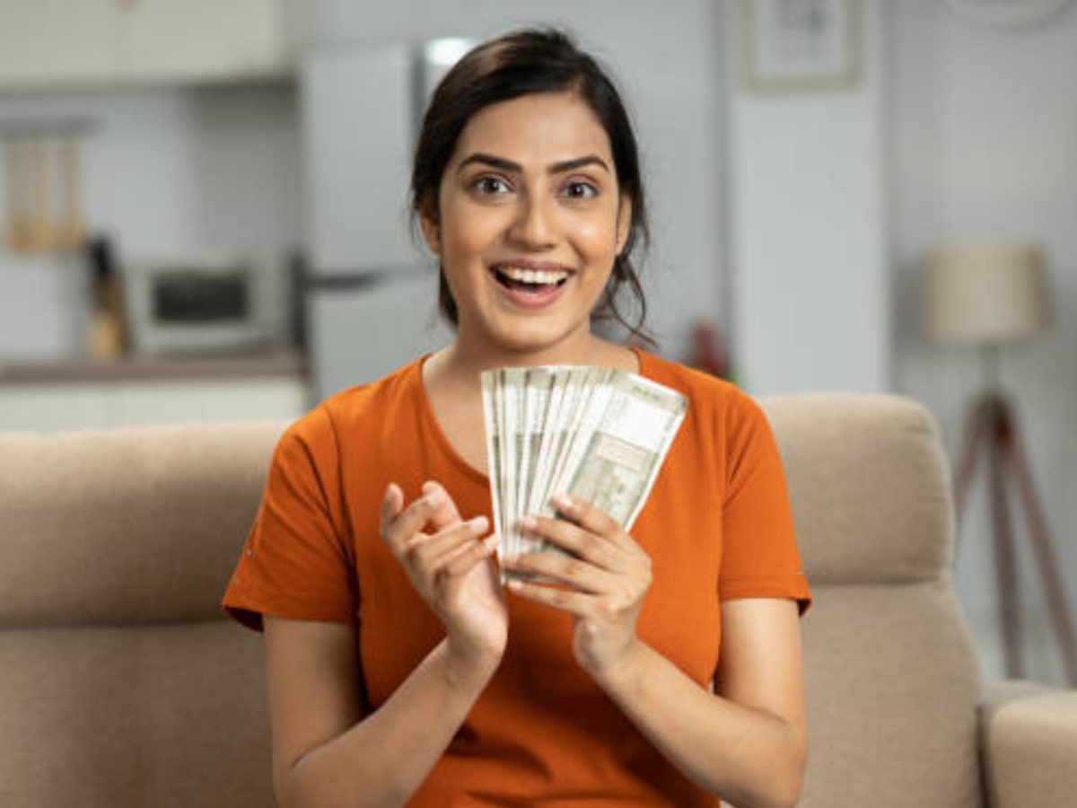 Ladki Bahin Yojana invest 1500 Rupees in SIP become LakhPati Personal Finance Investment Tips