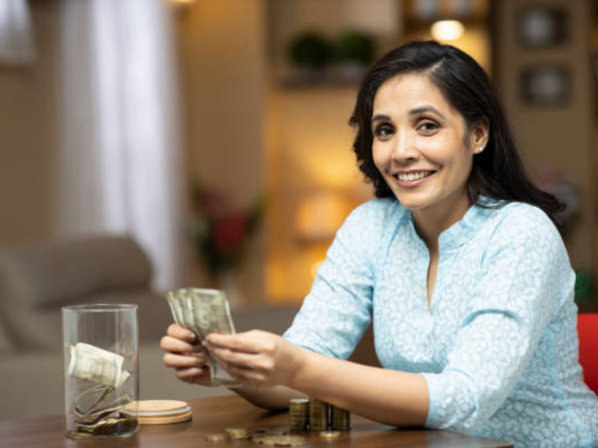 Ladki Bahin Yojana invest 1500 Rupees in SIP become LakhPati Personal Finance Investment Tips