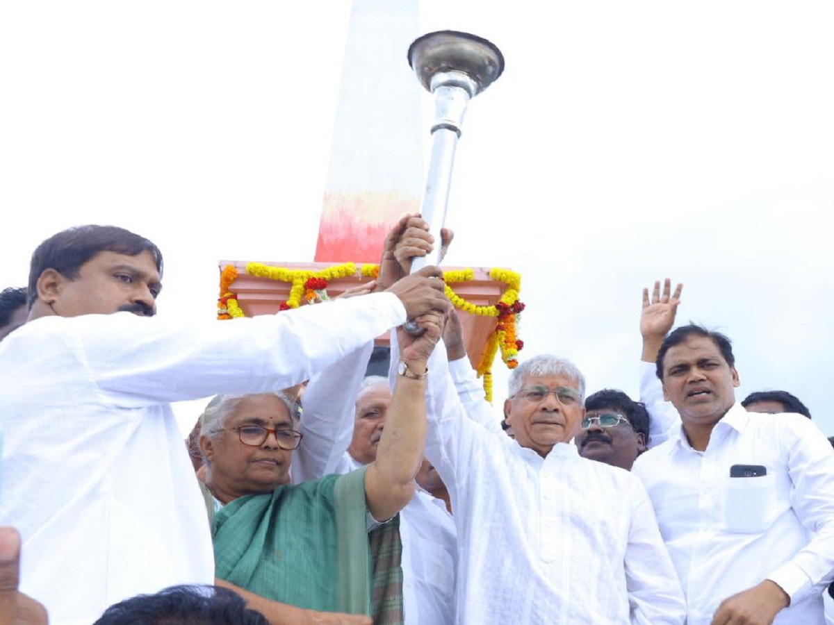 जोपर्यंत लोक धर्मांतरण करत नाहीत तोपर्यंत आरक्षणाला धोका नाही; प्रकाश आंबेडकर यांचे खळबळजनक वक्तव्य title=