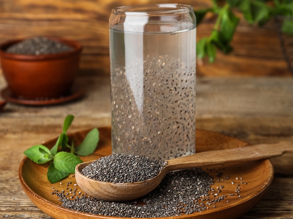 Chia Seeds: चिया सीड्स 100 टक्के हेल्दी नाहीत! सेवन करण्यापूर्वी जाणून घ्या त्याचे दुष्परिणाम  title=