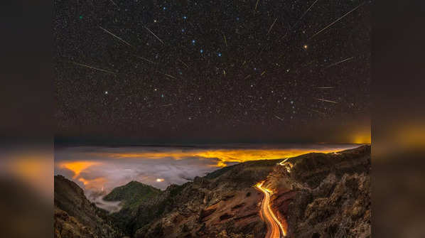 most dazzling Photos of meteor showers shared by NASA will amazed you 