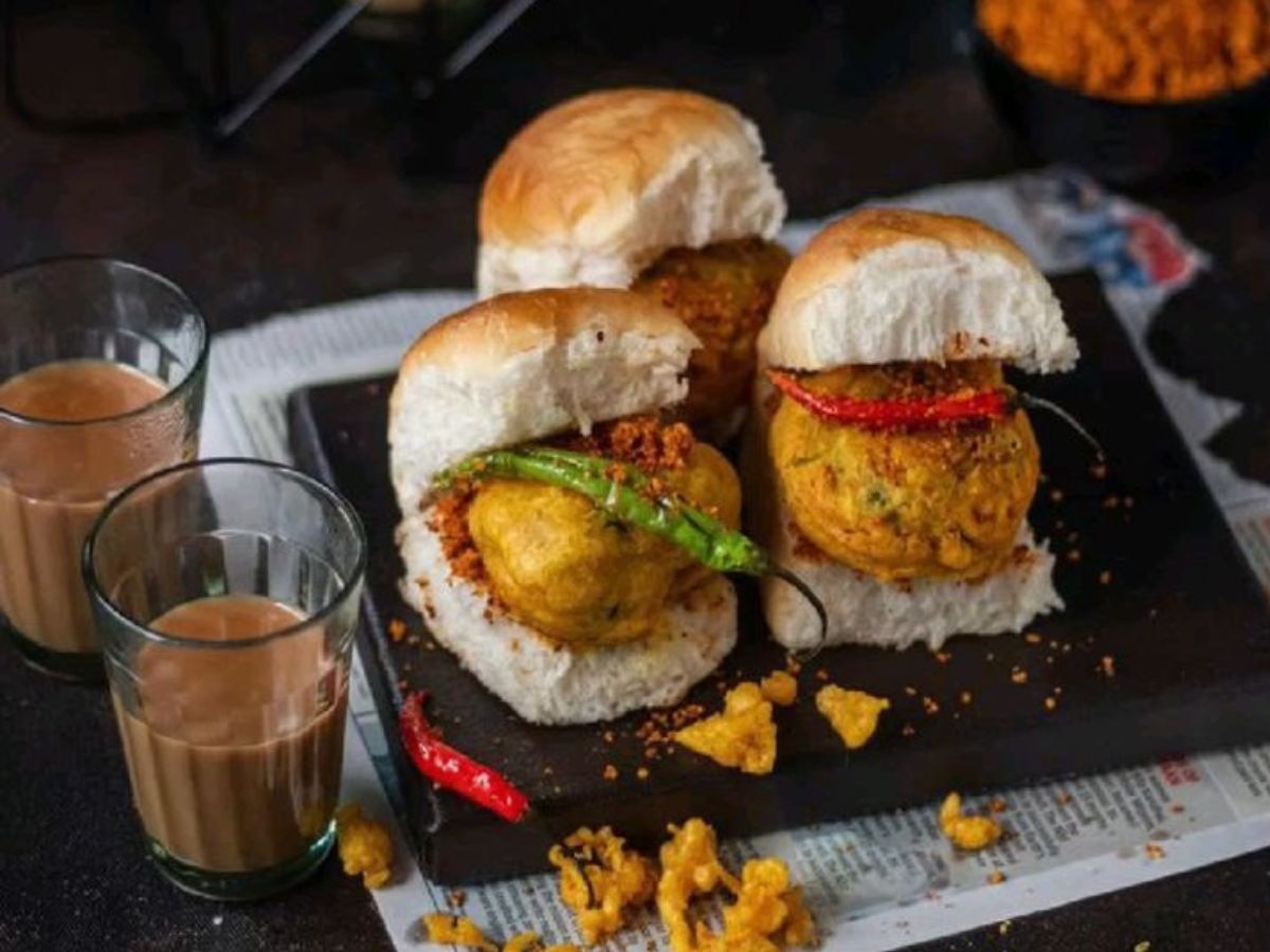 World Vadapav Day 2024 : ..असा लागला वडापावचा शोध! मुंबईत कुठे मिळतील बेस्ट वडापाव? title=