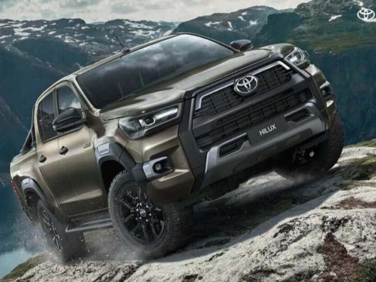 Toyota ची धमाकेदार ऑफर! स्वस्त केल्या आपल्या कार, ‘या’ कारवर तब्बल 5 लाखांची सूट