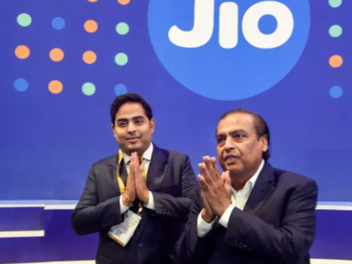 Mukesh Ambani Reliance Jio Cheapest Plan Free Calling And Data Tech Marathi News