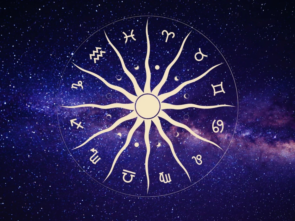 Horoscope : दहीहंडीच्या दिवशी 'या' लोकांनी घ्या विशेष काळजी, असं आहे 12 राशींचं भविष्य  title=