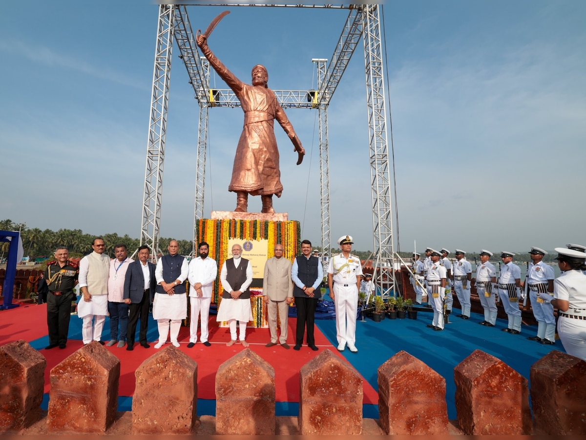 छत्रपती शिवाजी महाराजांचा पुतळा कोसळण्याच्या घटेनबाबत नौदलाचा खुलासा title=