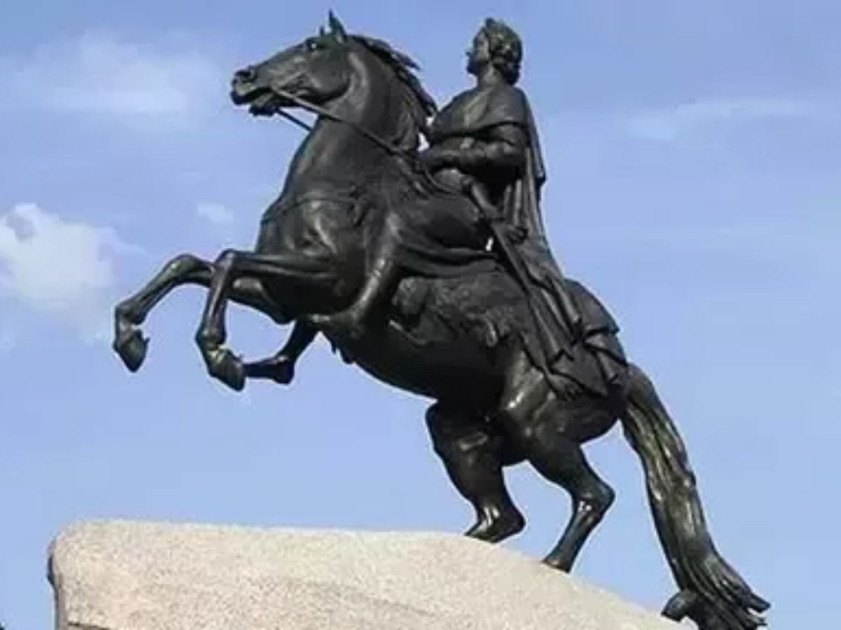 what symbolism behind horse statues of indian warriors like shivaji maharaj and rani laxmi bai