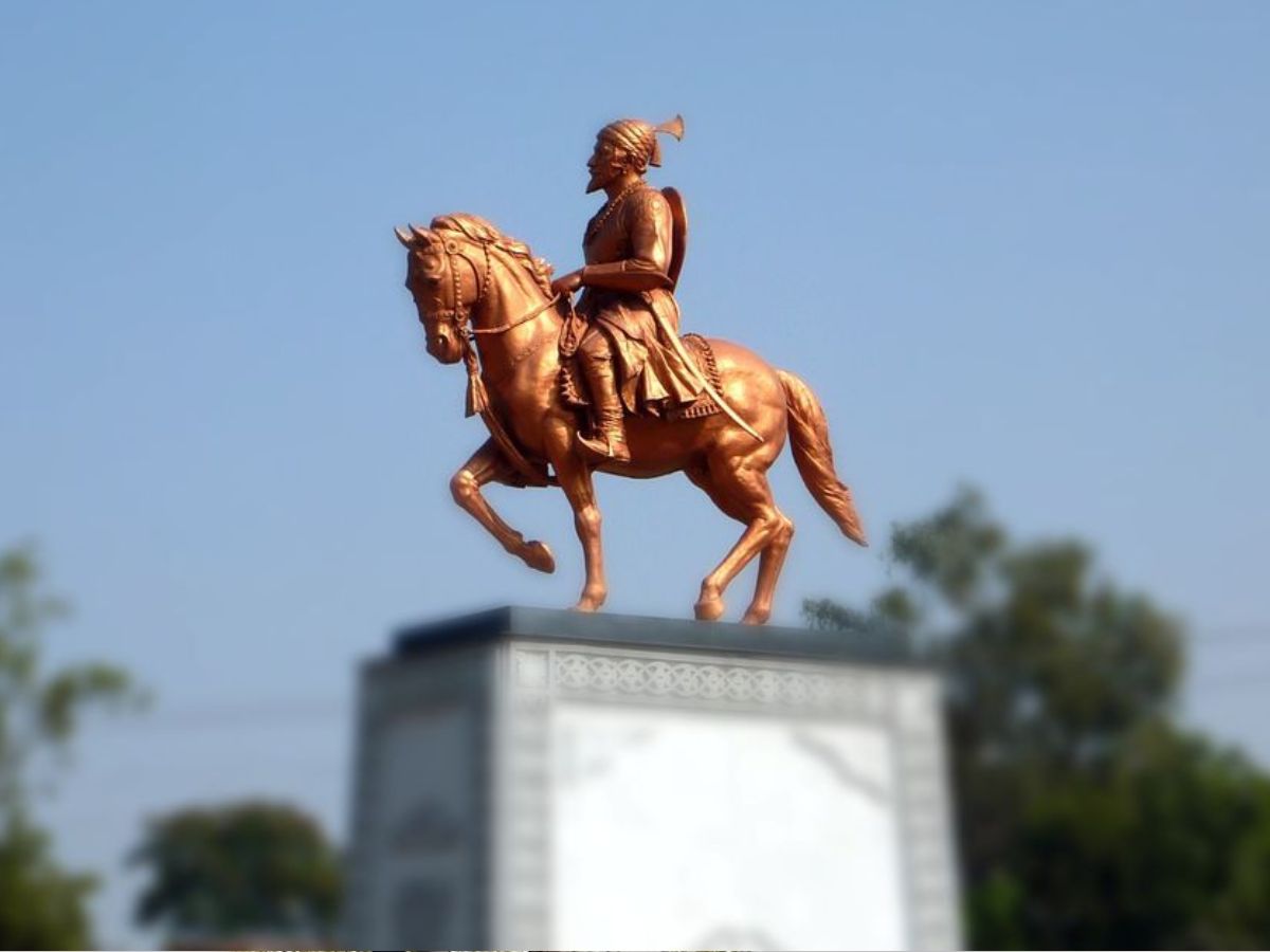 what symbolism behind horse statues of indian warriors like shivaji maharaj and rani laxmi bai