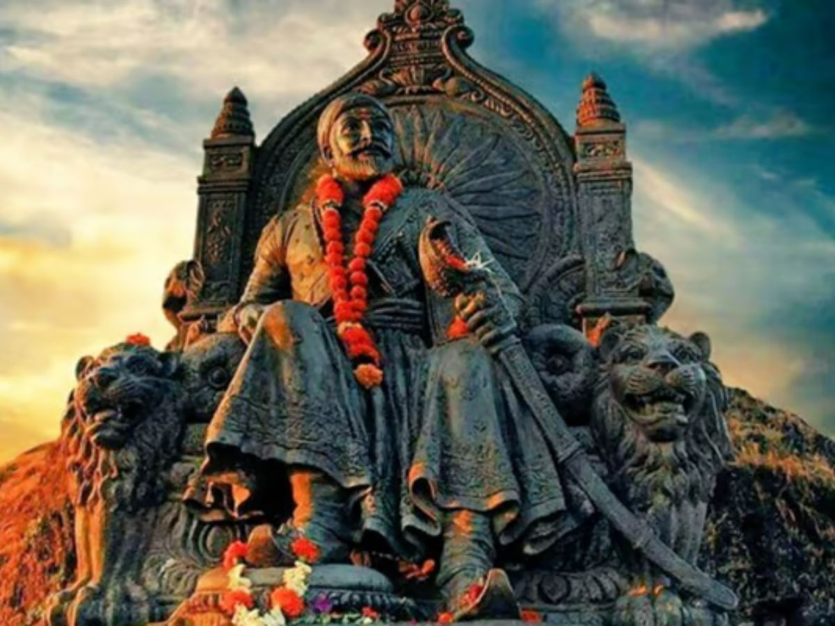 what symbolism behind horse statues of indian warriors like shivaji maharaj and rani laxmi bai