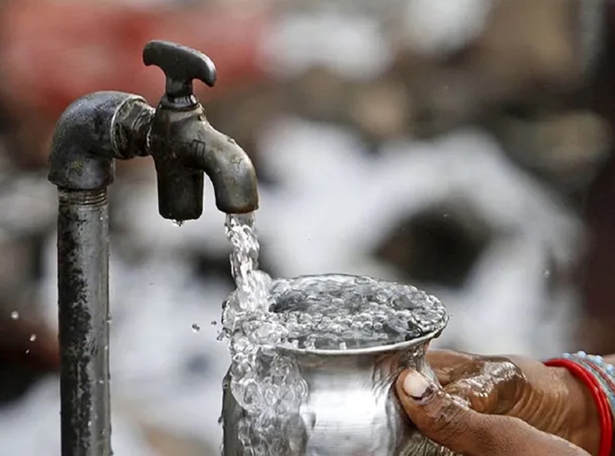 मुंबईत 'या' दोन ठिकाणी 30 ऑगस्टला पाणीपुरवठा राहणार बंद; पालिकेचं पाणी जपून वापरण्याचं आवाहन मुंबईत 'या' दोन ठिकाणी 30 ऑगस्टला पाणीपुरवठा राहणार बंद; पालिकेचं पाणी जपून वापरण्याचं आवाहन