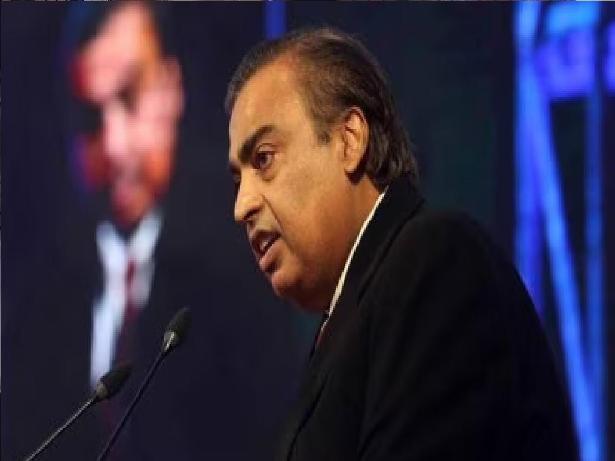 भारतातील श्रीमंत व्यक्तींच्या यादीत मुकेश अंबानींची घसरण, अव्वल स्थानावर कोण? पाहा टॉप 10 यादी भारतातील श्रीमंत व्यक्तींच्या यादीत मुकेश अंबानींची घसरण, अव्वल स्थानावर कोण? पाहा टॉप 10 यादी