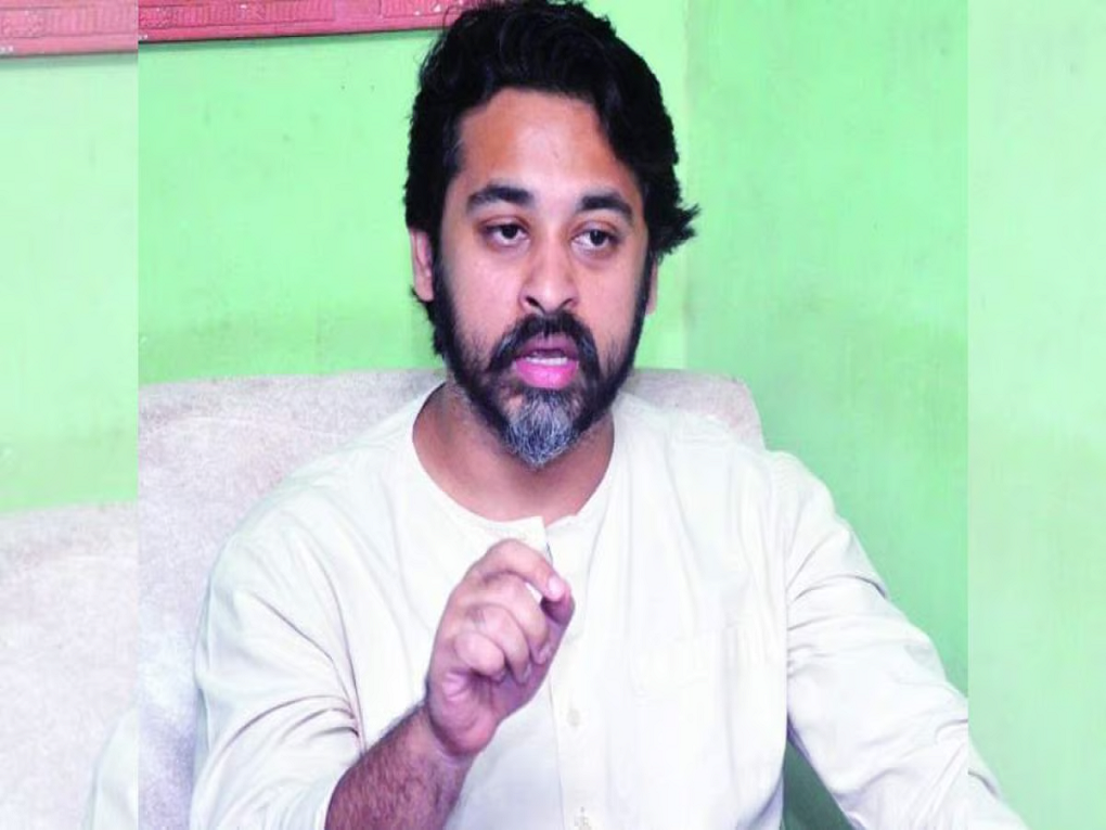 '50 किमी अंतरावर घर, मग 15 मिनिटांत घटनास्थळी कसा पोहोचला ठाकरेंचा आमदार?' निलेश राणेंच्या पोस्टनं खळबळ '50 किमी अंतरावर घर, मग 15 मिनिटांत घटनास्थळी कसा पोहोचला ठाकरेंचा आमदार?' निलेश राणेंच्या पोस्टनं खळबळ