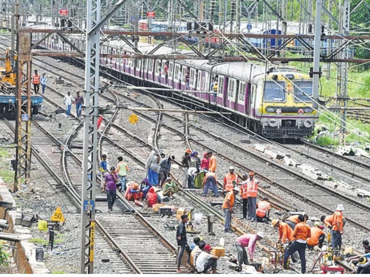 पश्चिम रेल्वेवर दोन दिवस 10 तासांचा ब्लॉक, असे असेल मुंबई लोकलचे वेळापत्रक पश्चिम रेल्वेवर दोन दिवस 10 तासांचा ब्लॉक, असे असेल मुंबई लोकलचे वेळापत्रक