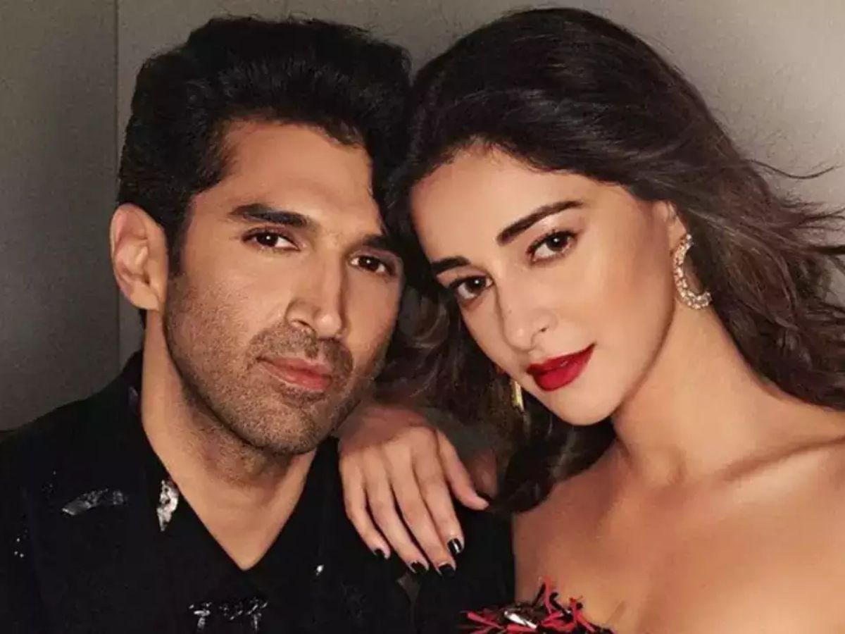 ब्रेकअपनंतर 5 महिन्यात आदित्य आणि अनन्या पुन्हा एकत्र? VIDEO शेअर केल्याने चर्चांना उधाण ब्रेकअपनंतर 5 महिन्यात आदित्य आणि अनन्या पुन्हा एकत्र? VIDEO शेअर केल्याने चर्चांना उधाण