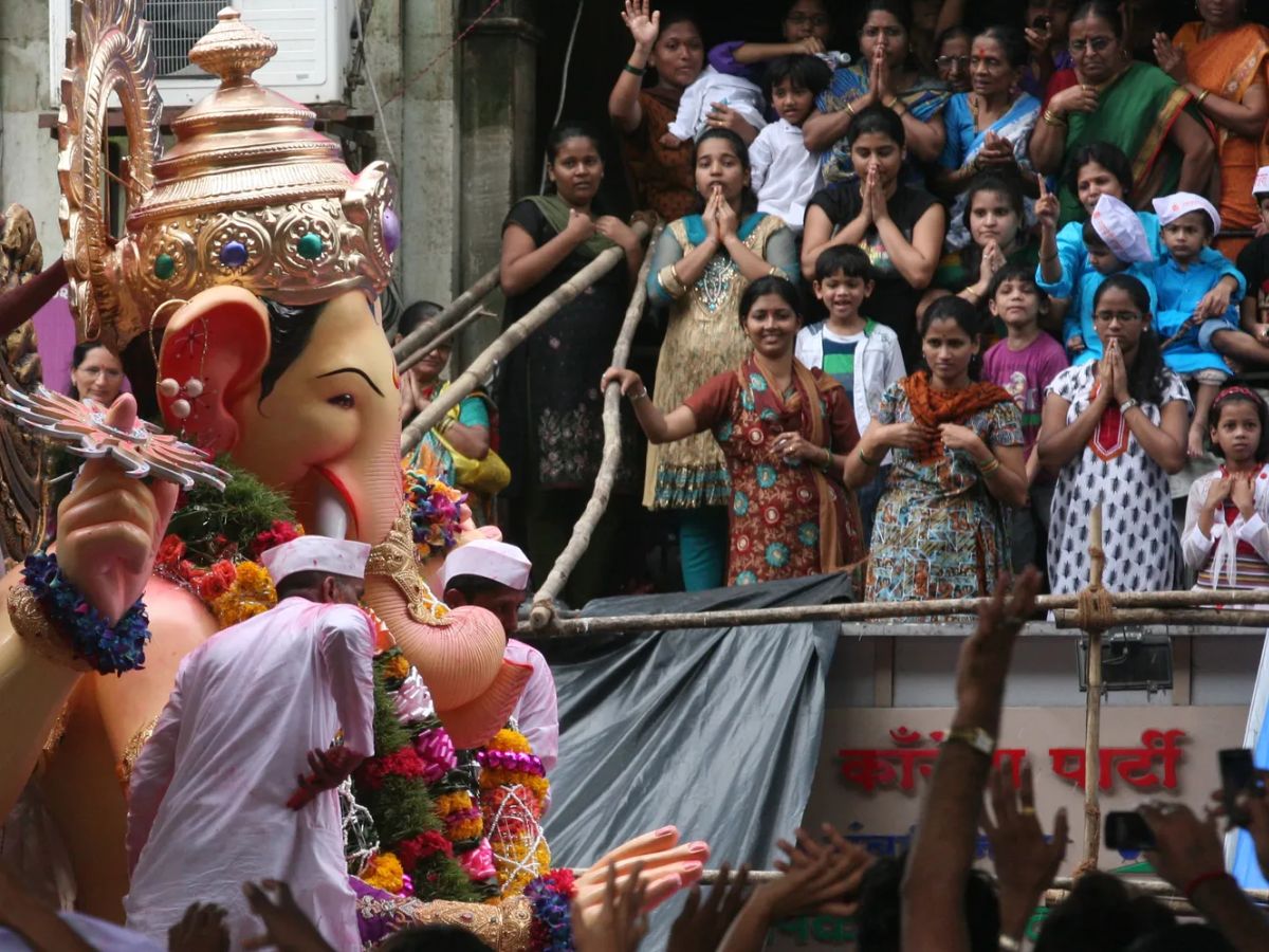 गणेशोत्सव मिरवणुकींसाठी 13 पूल बंद, धोकादायक पुलांच्या यादीत तुमच्याही परिसराचं नाव? गणेशोत्सव मिरवणुकींसाठी 13 पूल बंद, धोकादायक पुलांच्या यादीत तुमच्याही परिसराचं नाव?