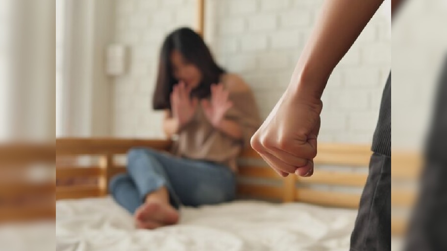 साखरपुड्यानंतर हॉटेल रुममध्ये तरुणीवर बलात्कार! 8 जागी चावला; फोन करुन मित्रांना बोलवून...