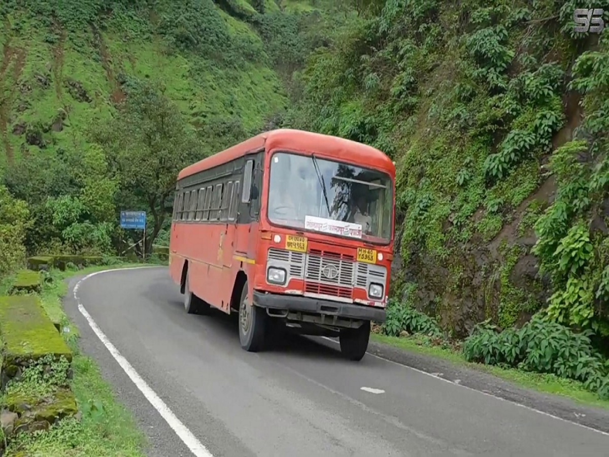 देवाक् काळजी! जादा गाड्या, आरक्षित तिकिटांचं काय? एसटी कामगारांच्या आंदोलनामुळं प्रवासी बुचकळ्यात title=