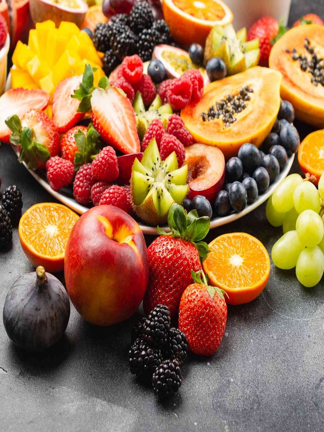 How Many fruits one should eat in a day, Is it okay to mix fruits, How many fruits should one eat in a day, Fruits eating Tips, How many fruits should I eat a day, Can we mix two fruits together, Is it OK to eat 3 different fruits a day, health news, Health News, फळं, fruits benefits to health