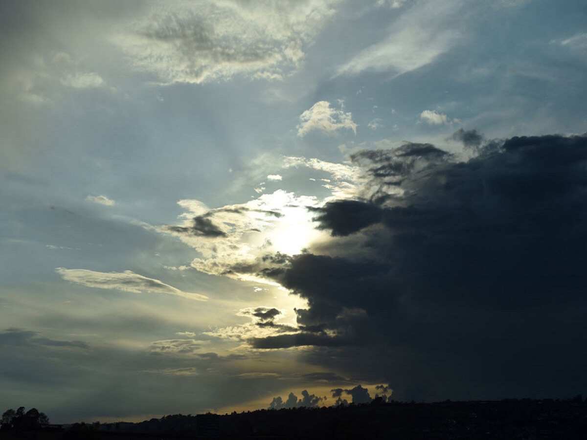 Maharashtra Weather News : आठवड्याचा शेवट तापमानवाढीनं; राज्यातील 'हा' भाग वगळता सर्वत्र पावसाची उघडीप  title=