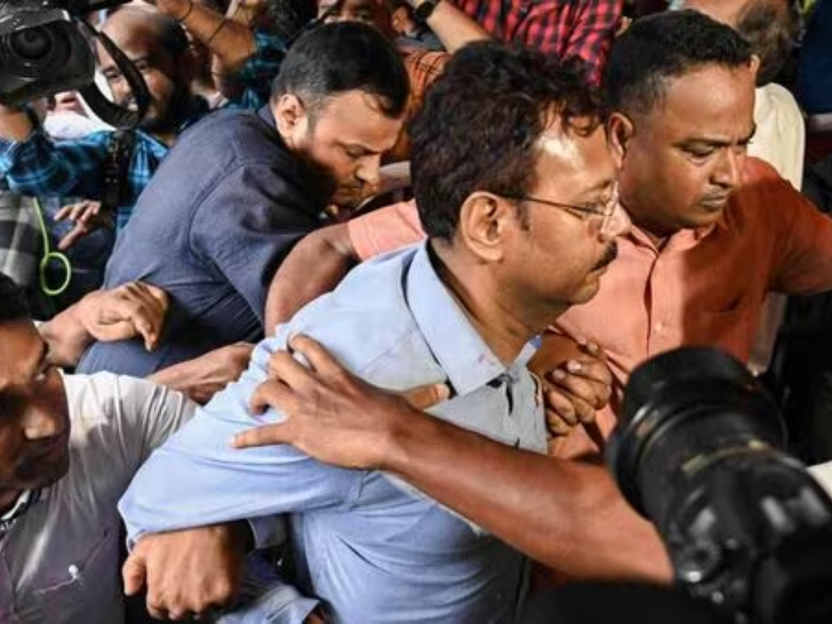 कोलकाता बलात्कार प्रकरणात CBI ची मोठी कारवाई, संदीप घोष आणि SHO अटक कोलकाता बलात्कार प्रकरणात CBI ची मोठी कारवाई, संदीप घोष आणि SHO अटक