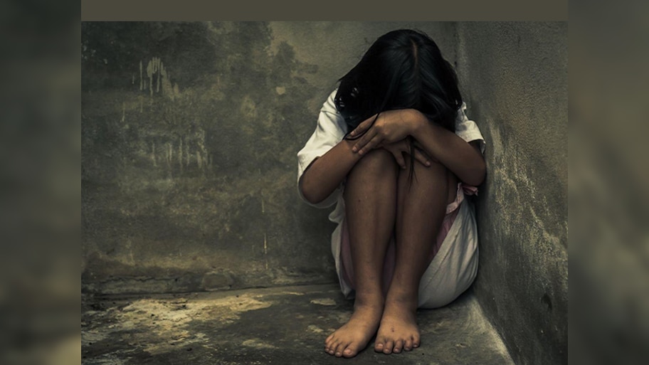 13 वर्षाच्या लेकीला सिकलसेल ऍनिमिया दुर्धर आजार, बापाने अत्याचार करुन बनवले गर्भवती