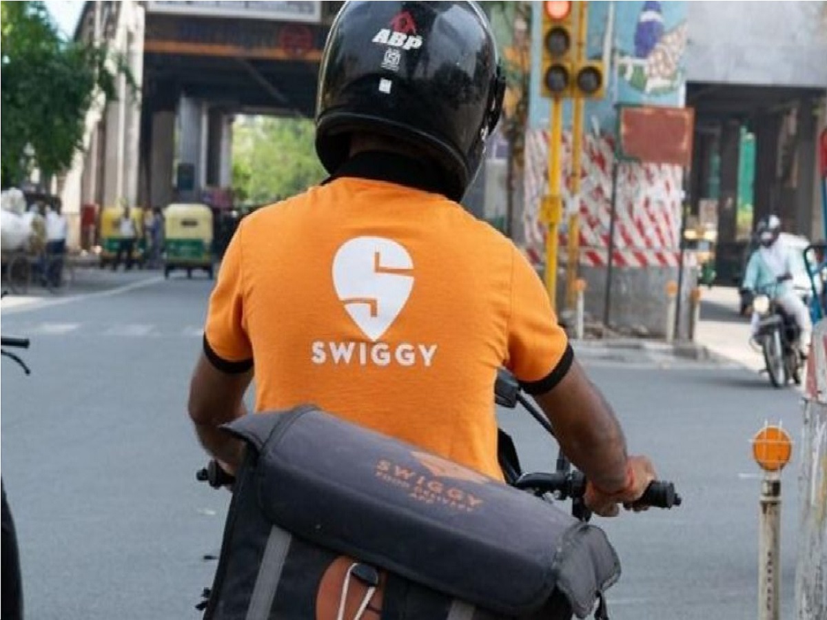 अर्ध्या रात्री महिलेने Swiggy वर दिली अशी ऑर्डर, डिलिव्हरी बॉयला फुटला घाम... अर्ध्या रात्री महिलेने Swiggy वर दिली अशी ऑर्डर, डिलिव्हरी बॉयला फुटला घाम...
