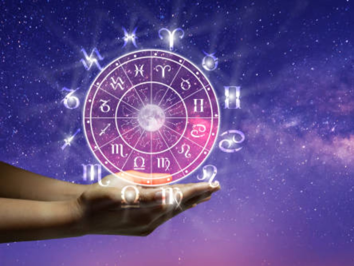 Horoscope : 'या' 5 राशीच्या लोकांना होणार अचानक धनलाभ, असा असेल आजचा दिवस  title=